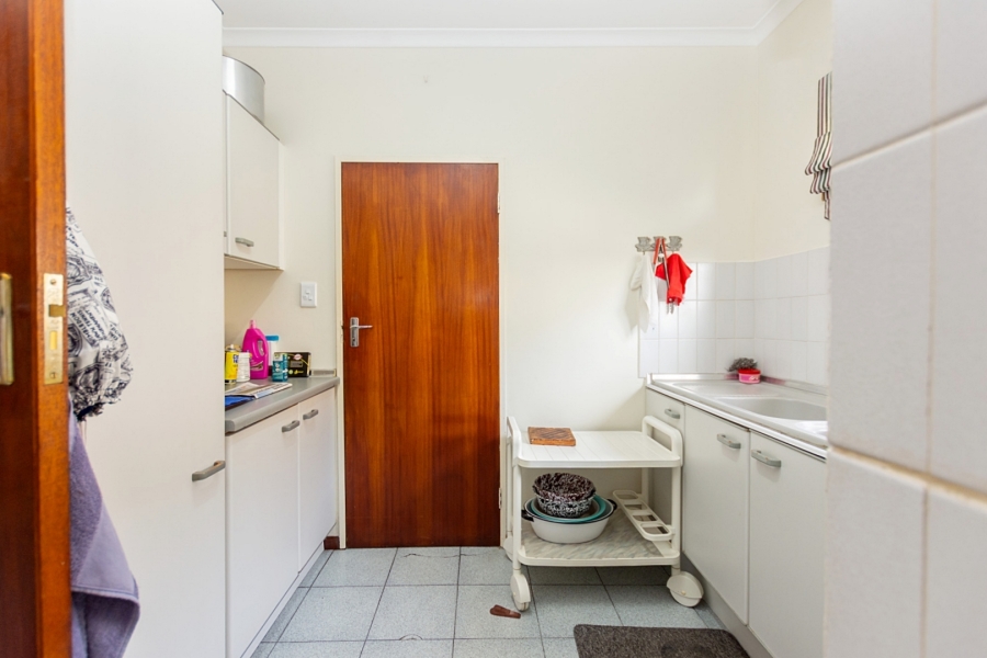 5 Bedroom Property for Sale in Middedorp Western Cape